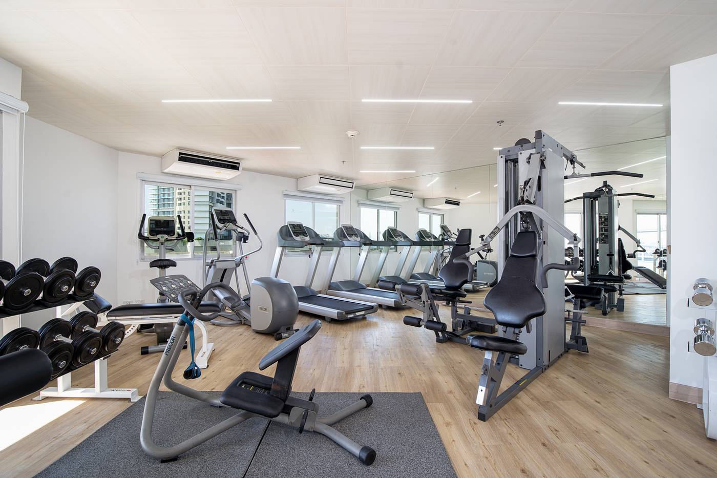 Riverfront-Bangkok-Sports-and-Entertainment-39