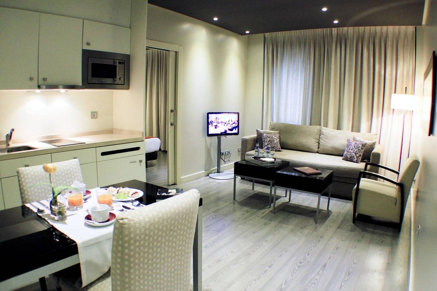 Suites-Viena-Plaza-de-Espa----a-Room-17