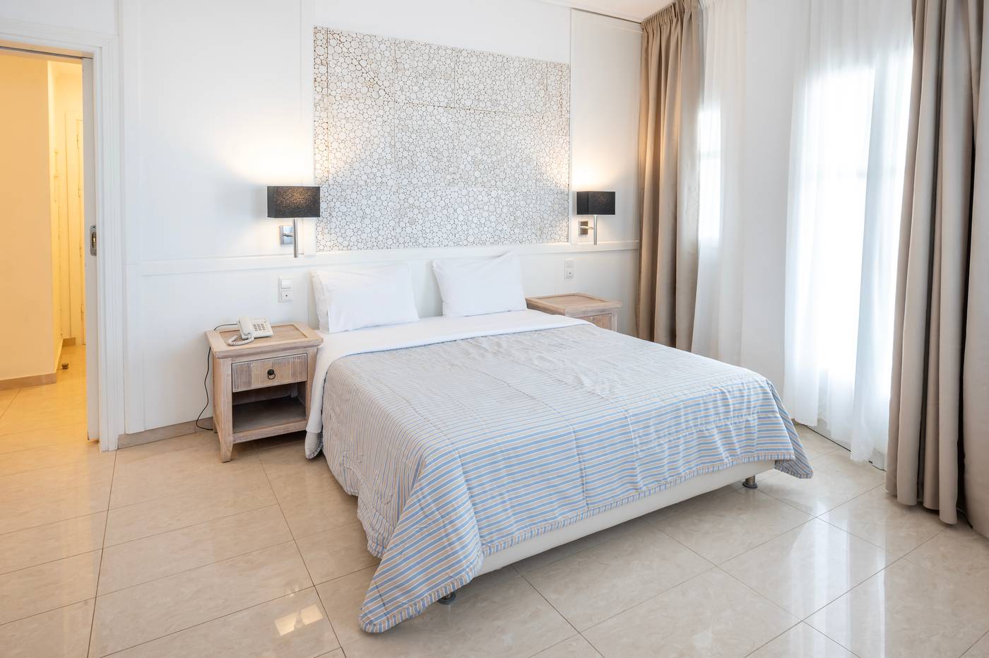 Smy-Orizontes-Santorini-Room-21