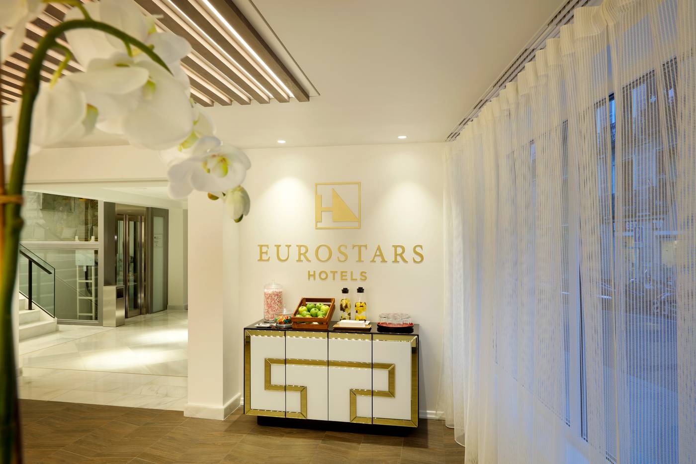 Eurostars-Madrid-Gran-Via-Lobby-18