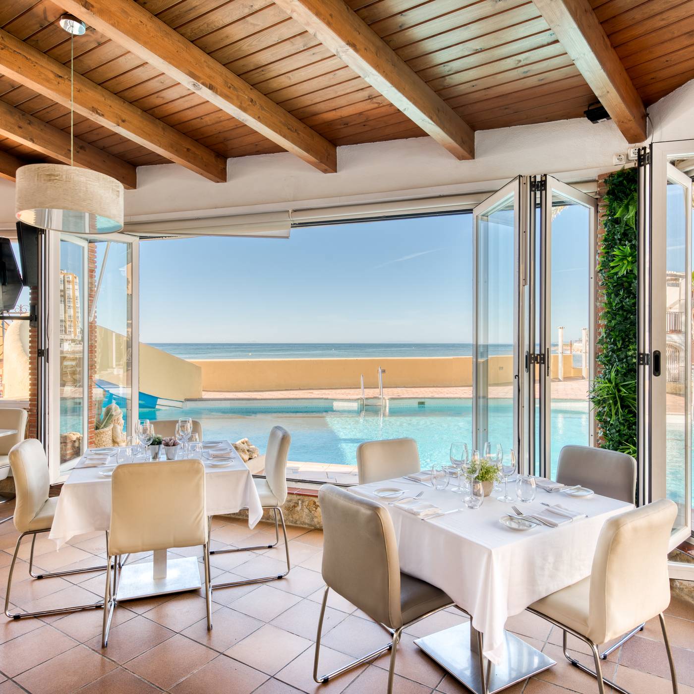 Macdonald-Dona-Lola-Restaurant-29