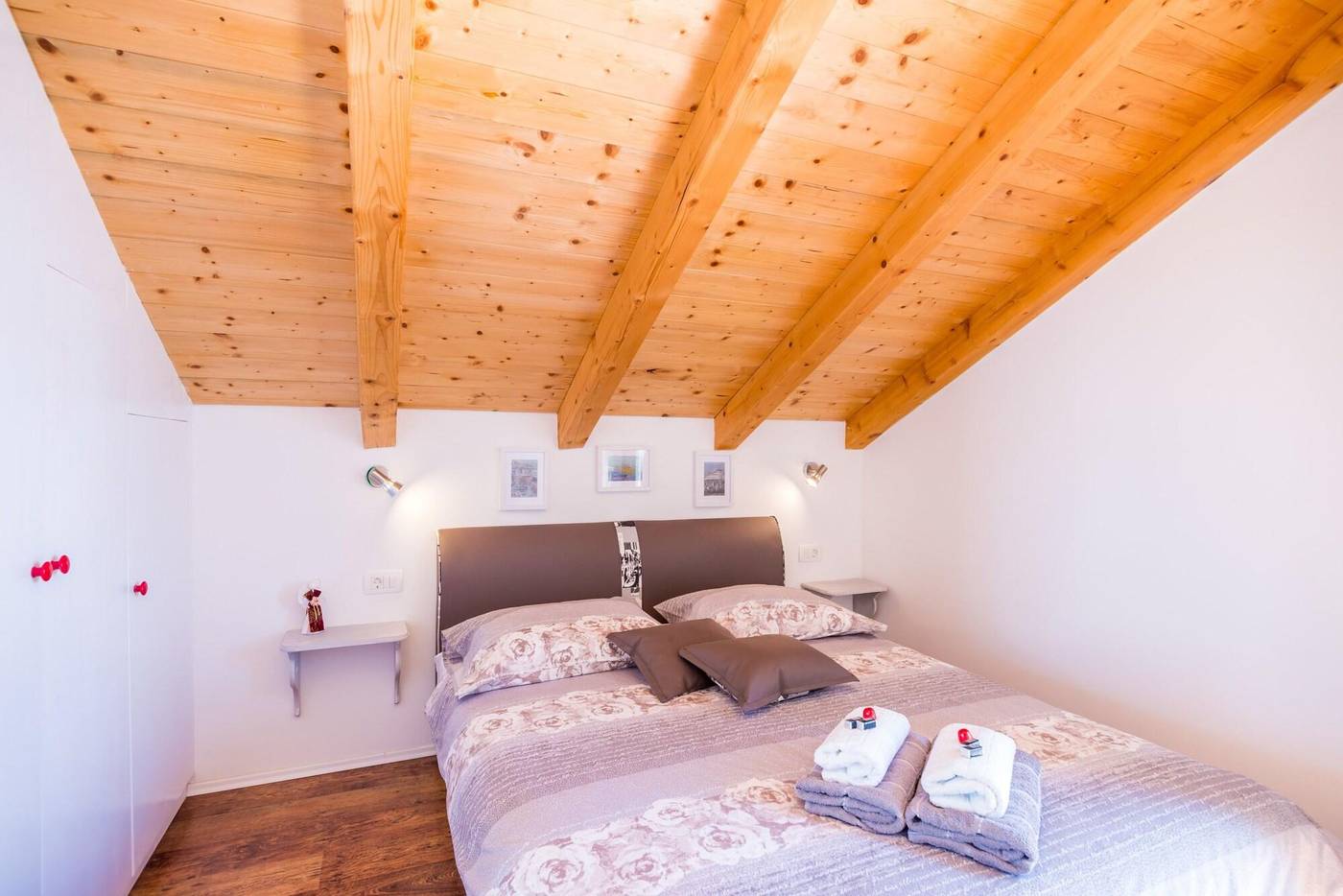 Guest-House-Nikolina-Room-26