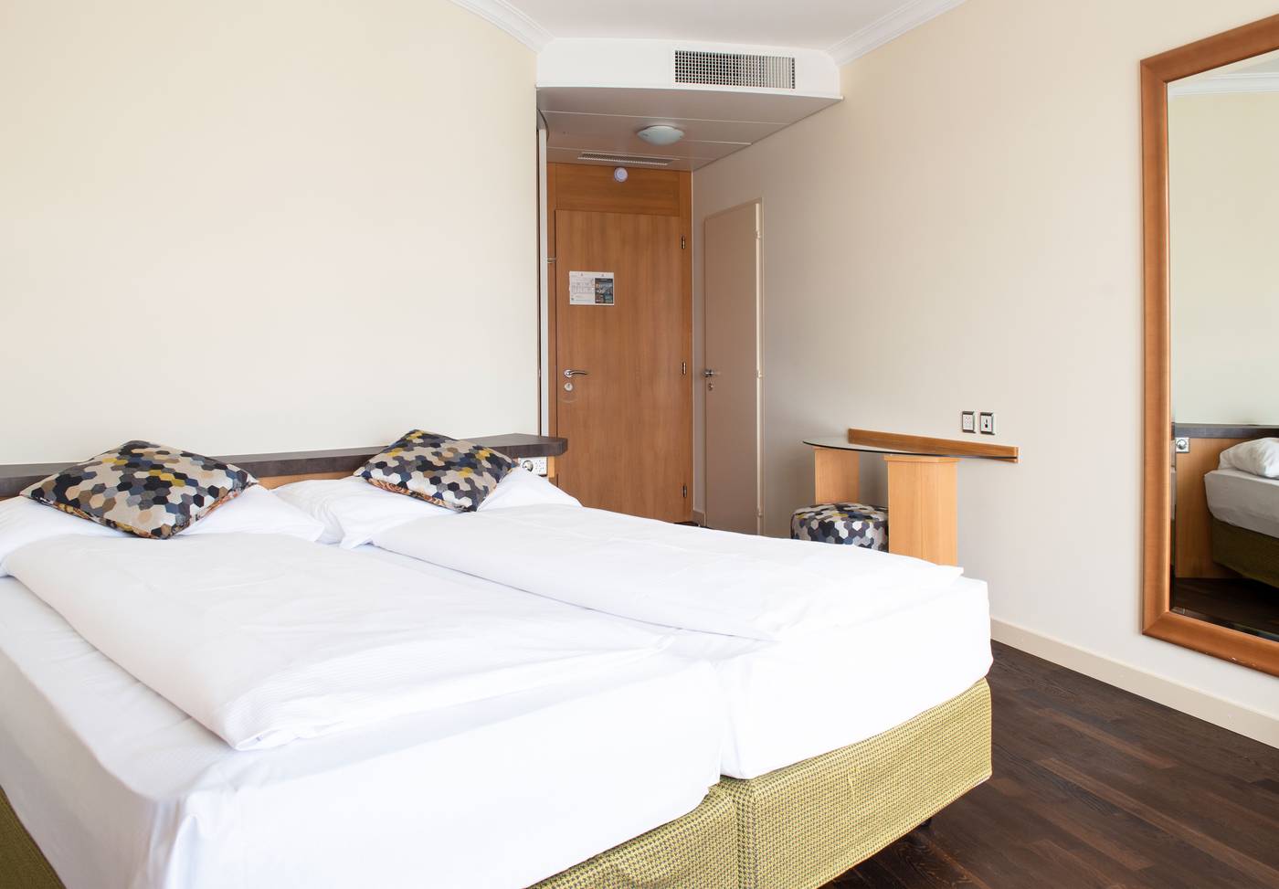 Hotel Seeburg-Switzerland-LUZERN-Room-5