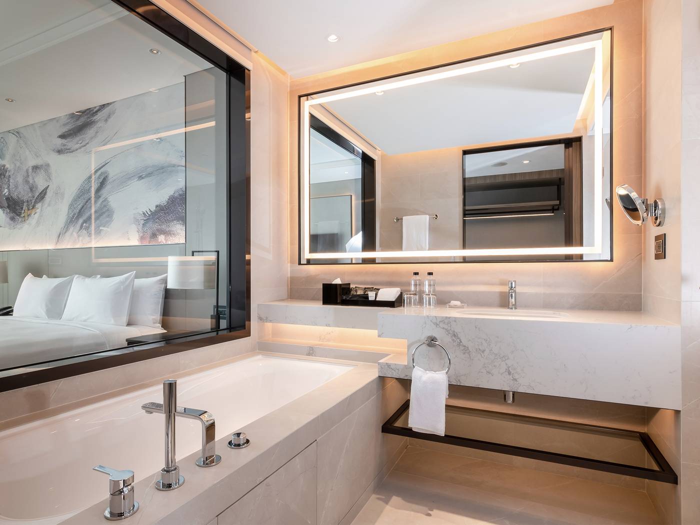 Carlton-Hotel-Bangkok-Sukhumvit-Room-42