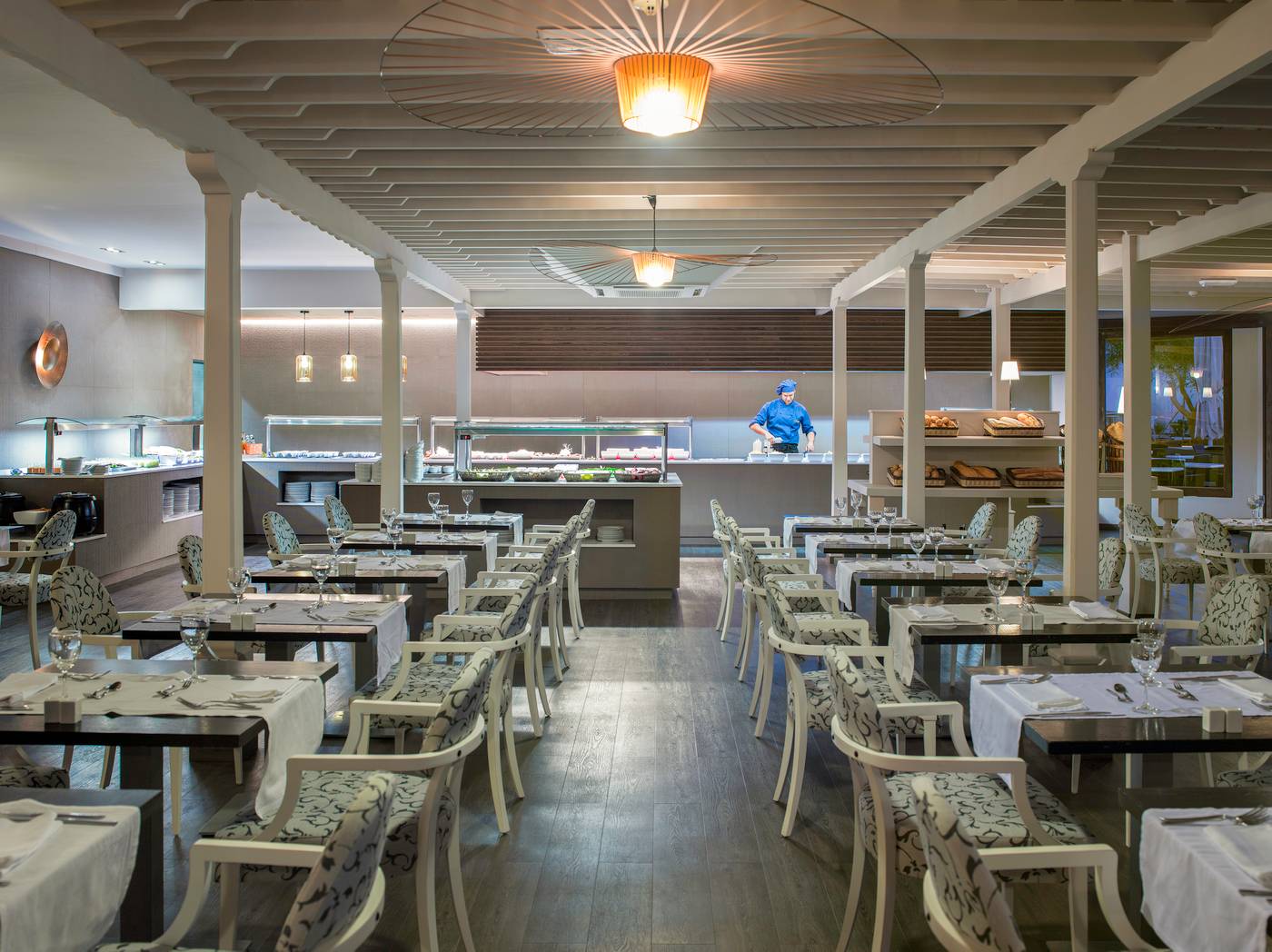 H10-White-Suites---Adults-Only-Restaurant-32