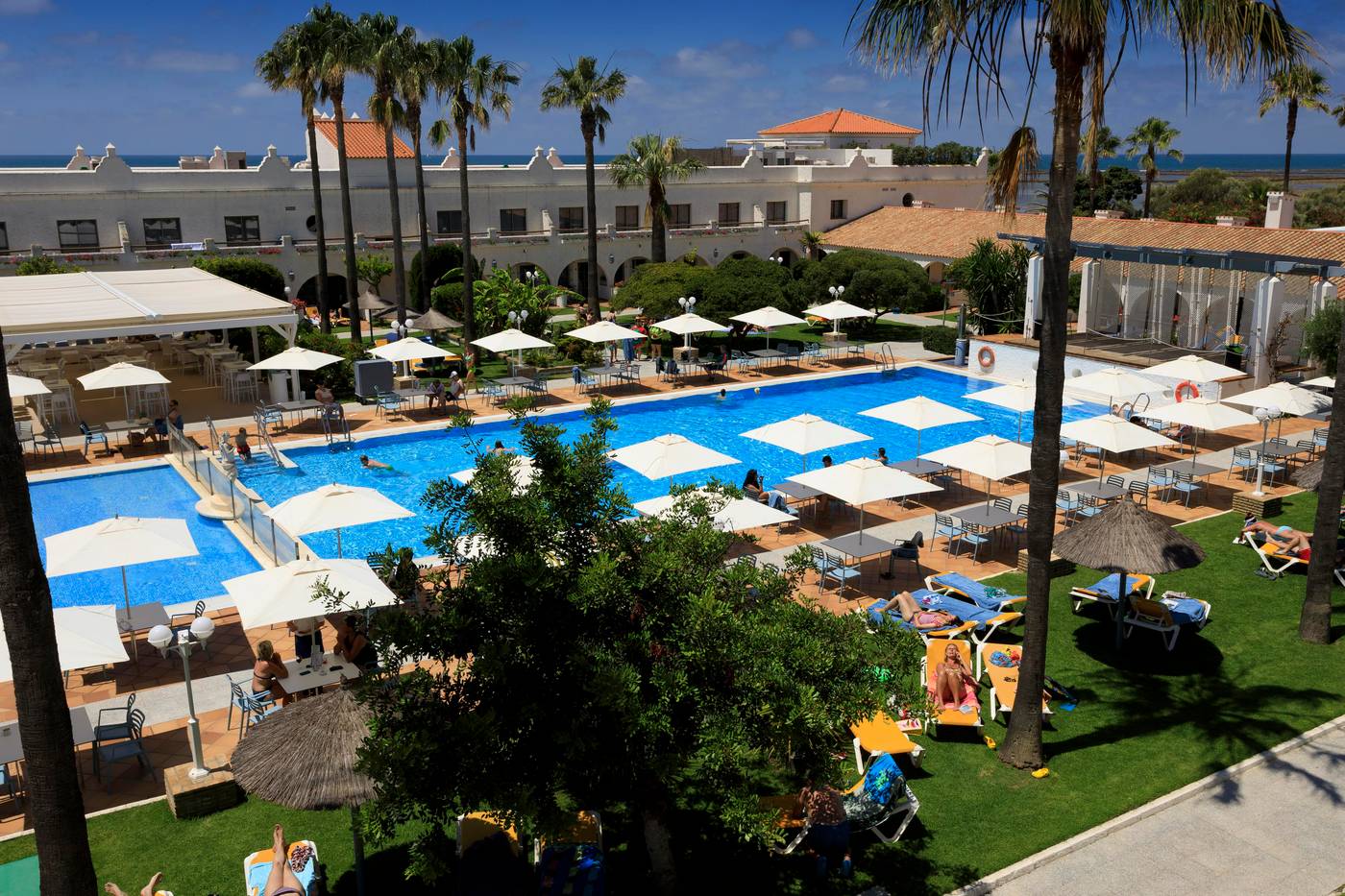 Playa-de-la-Luz-Pool-1