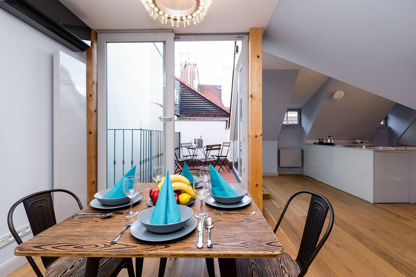 Old-Royal-Post-Hotel-Room-4