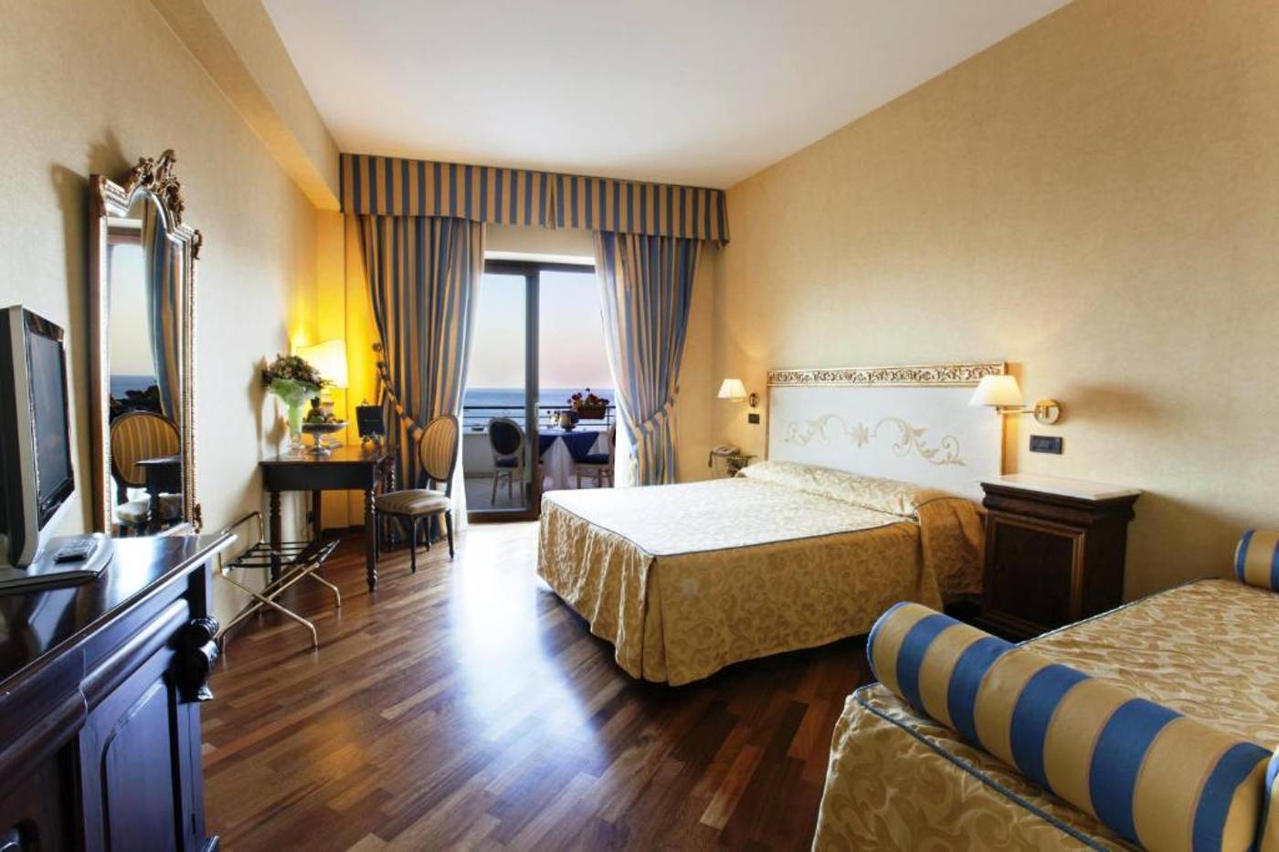 Punta-Campanella-Resort---Spa-Room-5