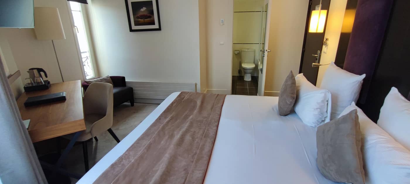 Hotel-Elysees-Bassano-Room-36