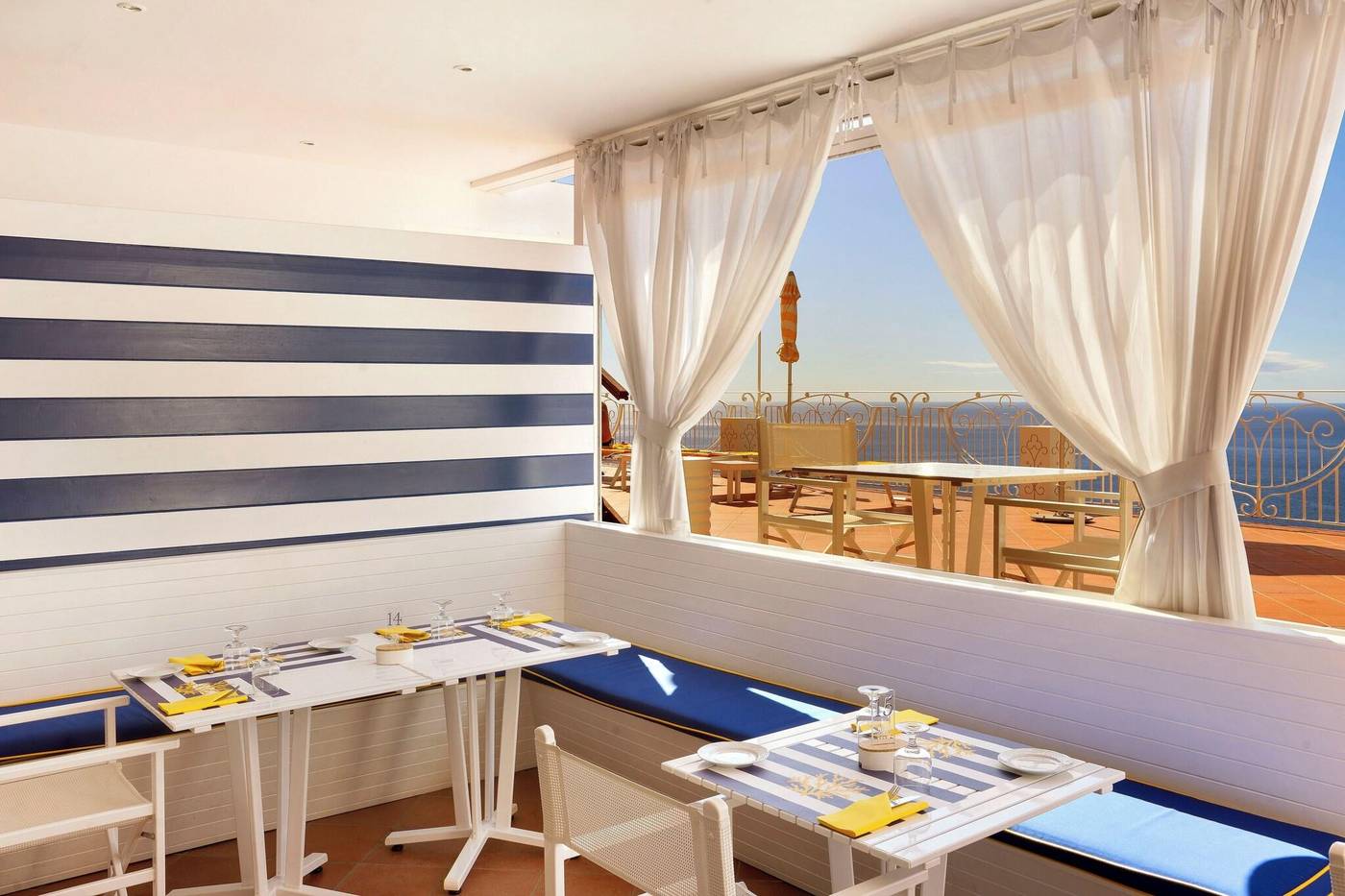 Tramonto-D-oro-Terrace-45