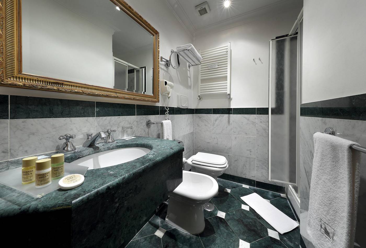 International-Palace-Room-22