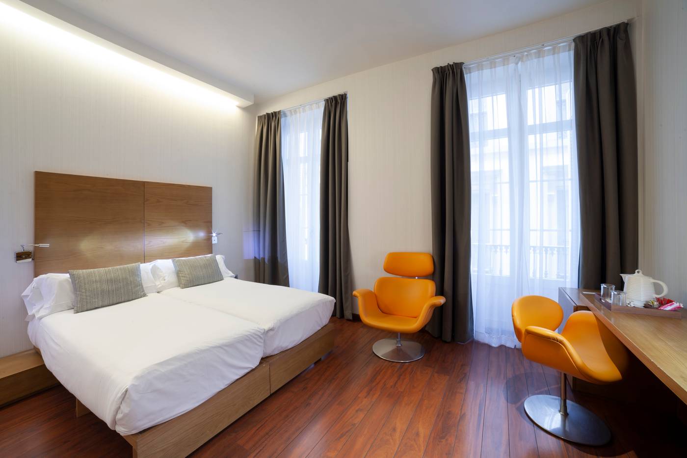 Petite-Palace-Plaza-Hotel-Room-9