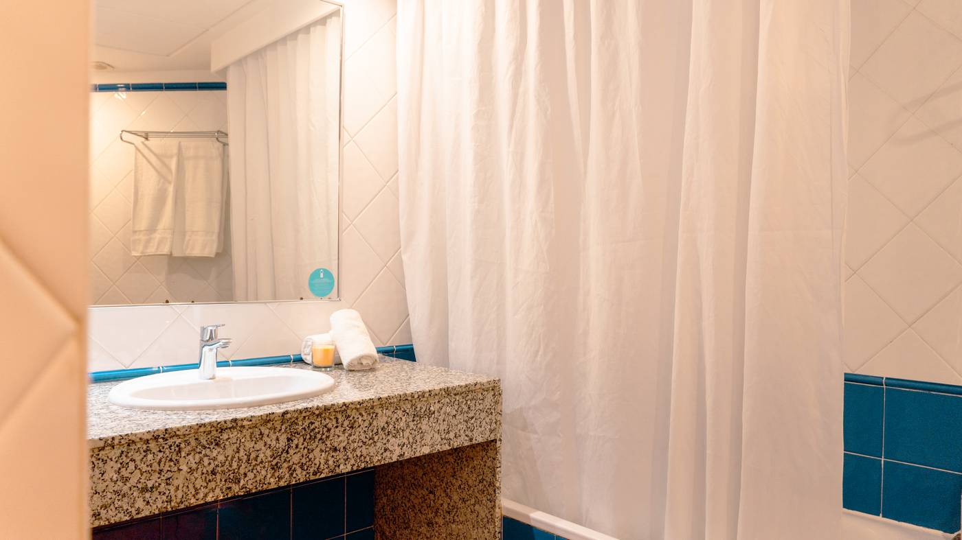 Rosamar-Aparthotel-All-Inclusive-Room-48