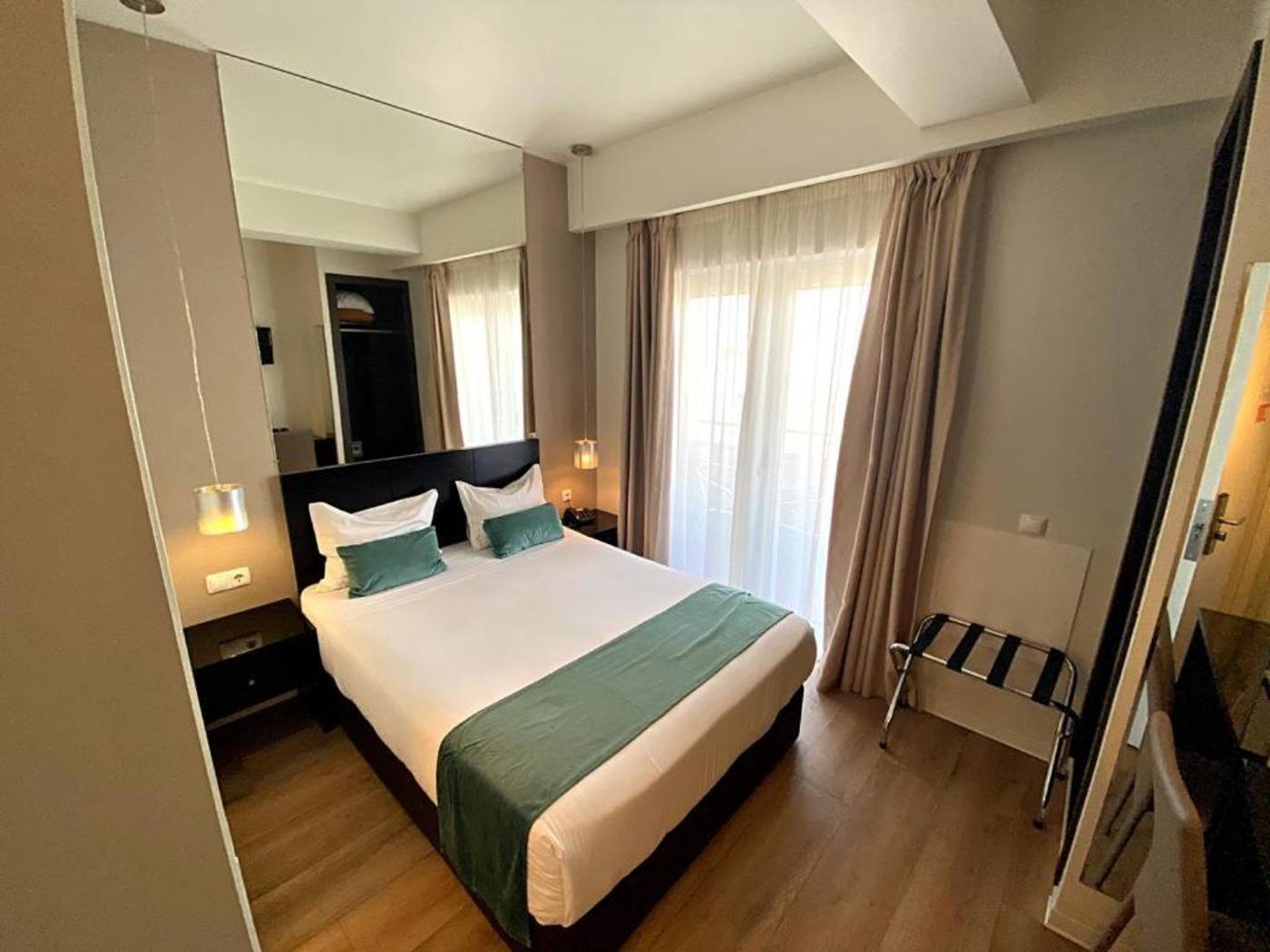 Lisbon-City-Hotel-Room-9