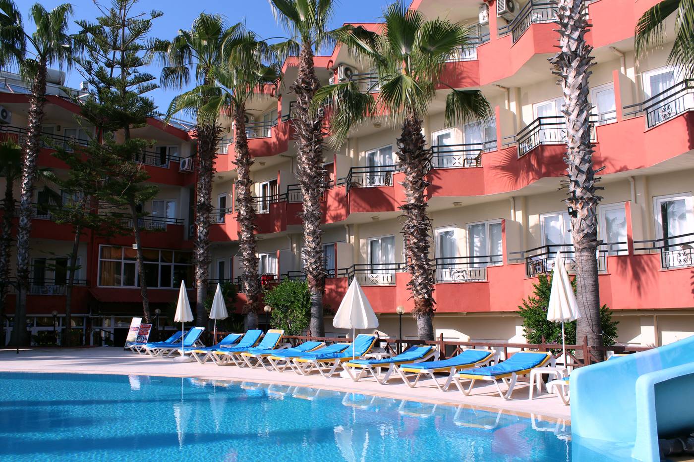 Semoris-Hotel-Pool-3