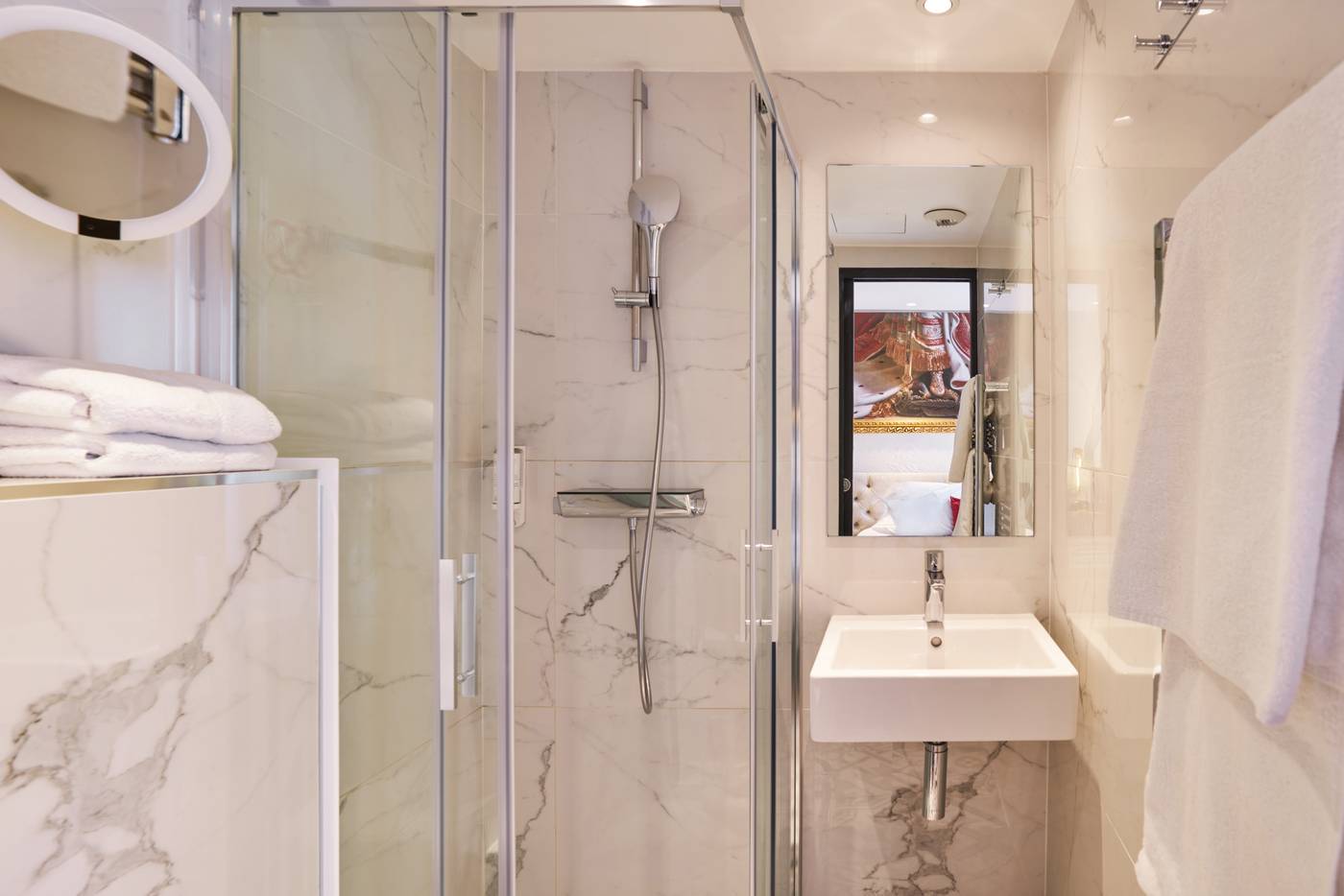 Hotel-Eiffel-Petit-Louvre-Room-41