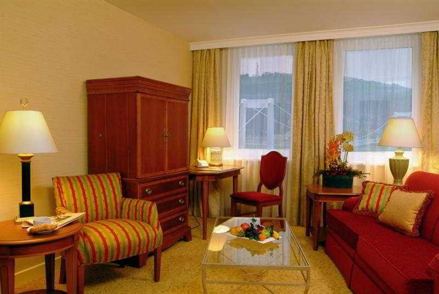 Millennium-Court-Marriott-Executive-Apartments-Room-16