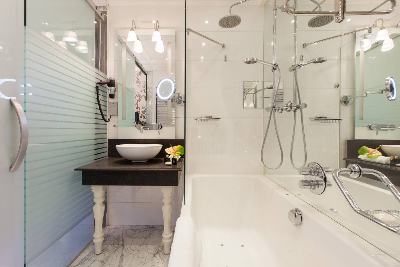 Amsterdam-Canal-Hotel-Room-37