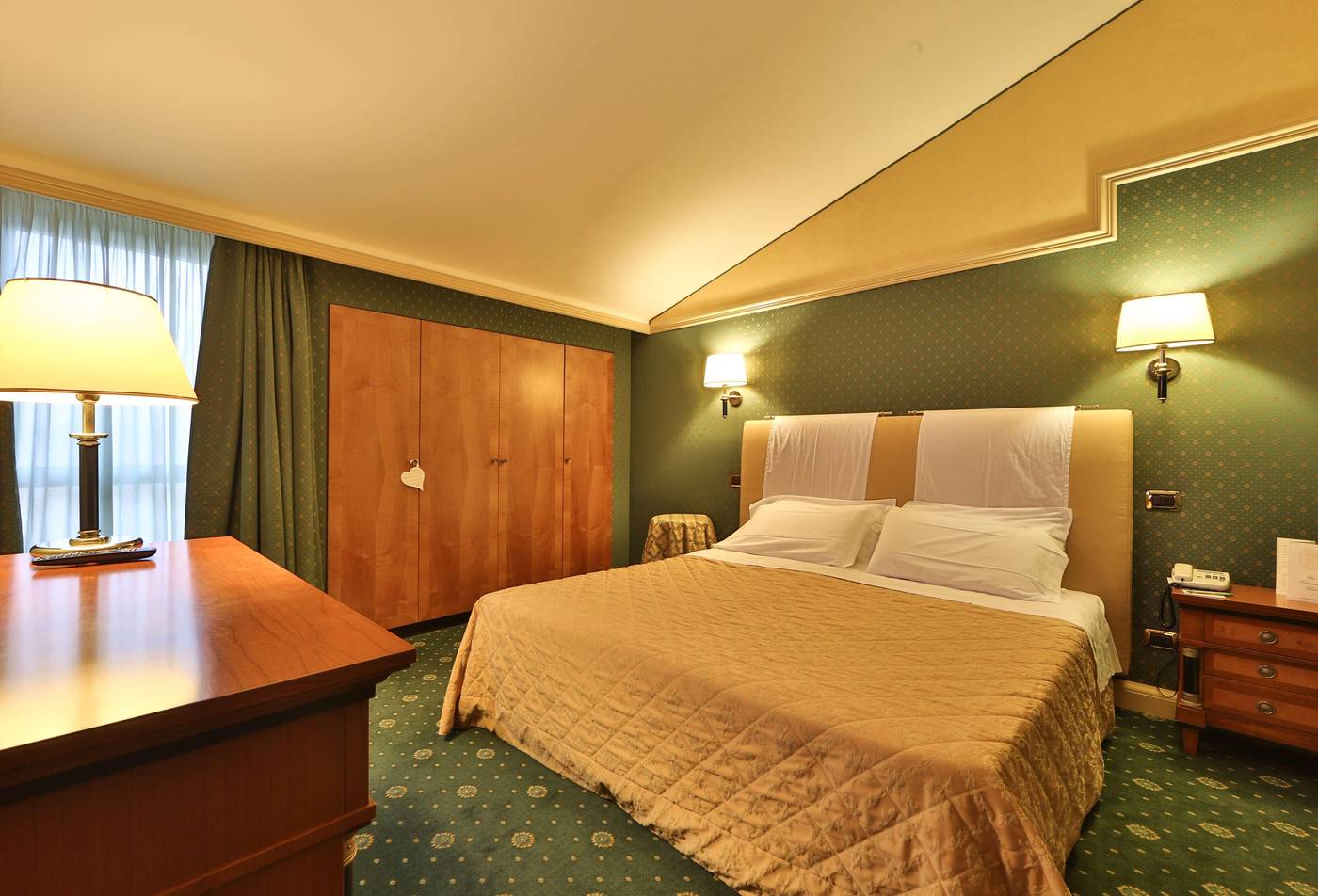 Best-Western-Grand-Htl-Guinigi-Room-6