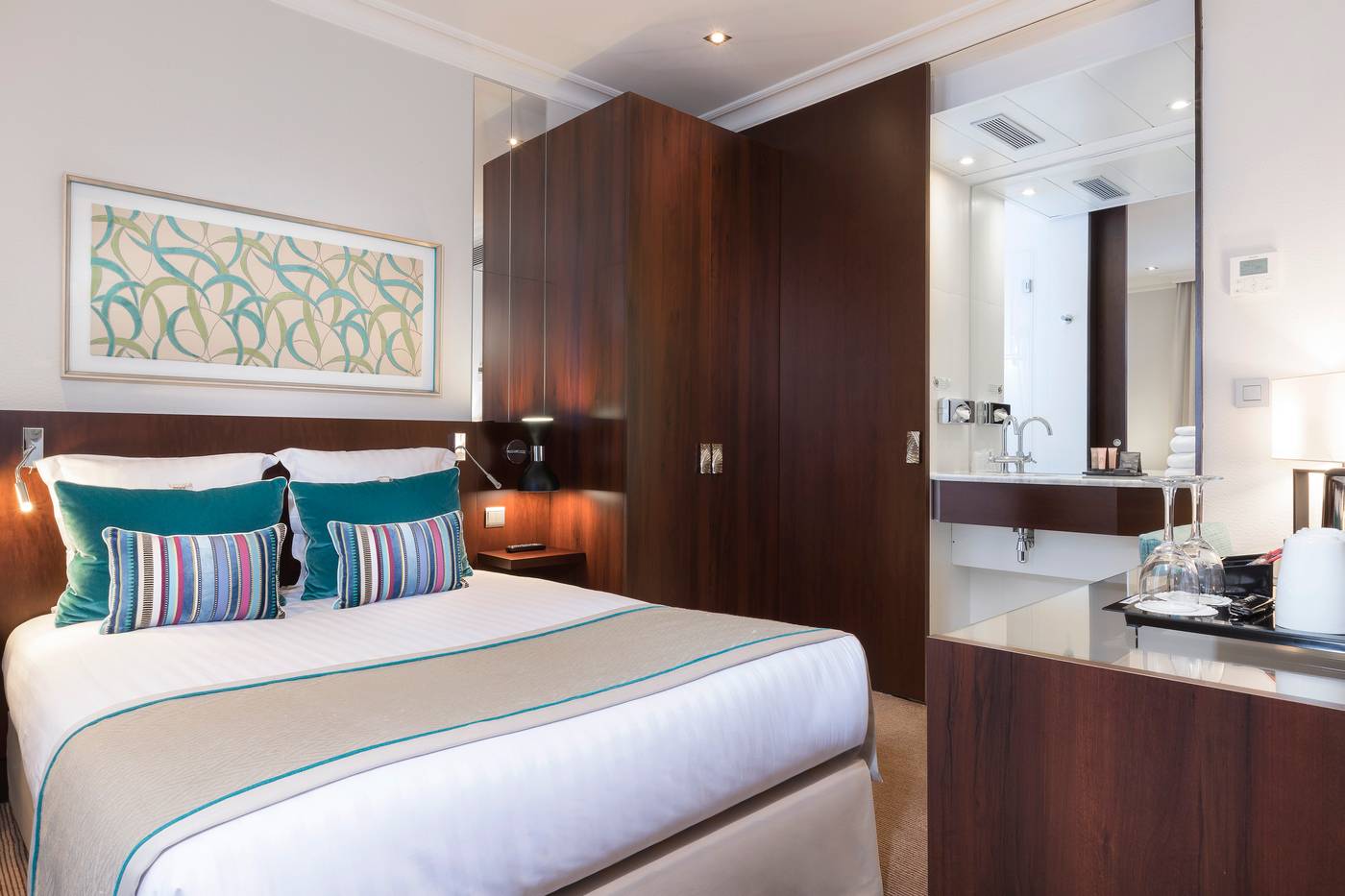 Montfleuri-Arc-de-Triomphe-Room-22