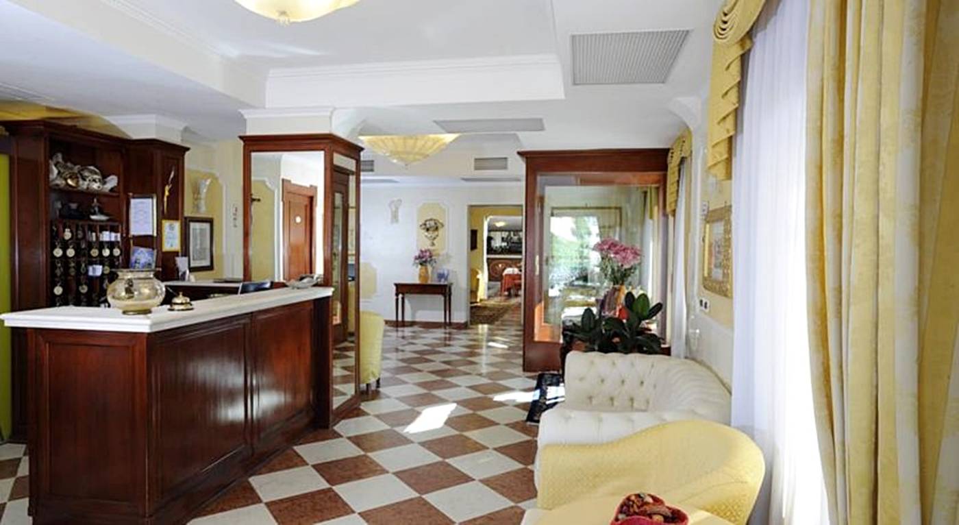 Russo-Palace-Lobby-13