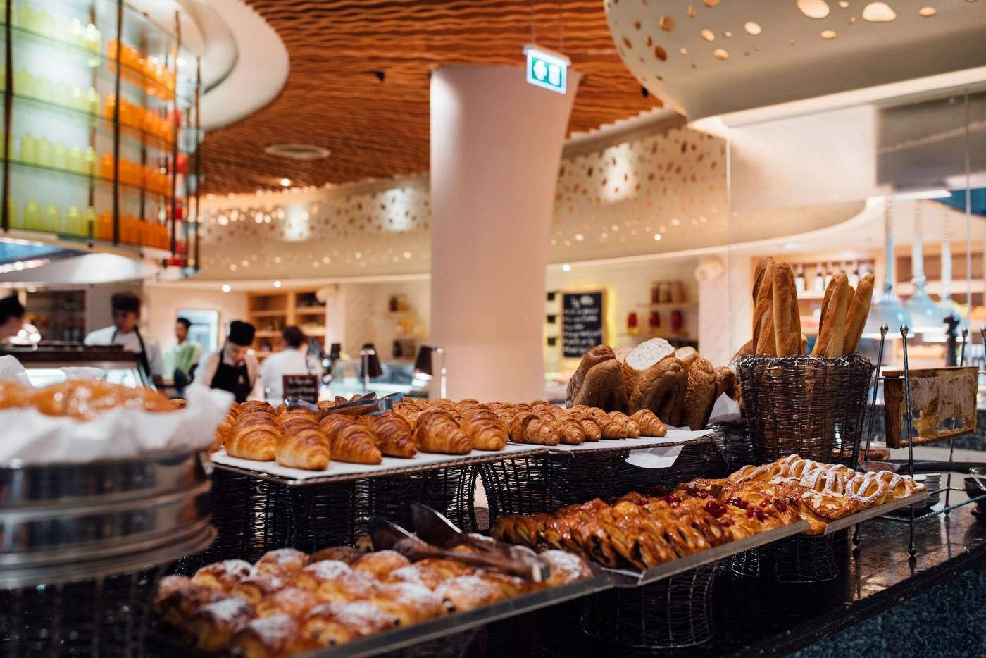 Renaissance-Phuket-Resort---Spa-Restaurant-64