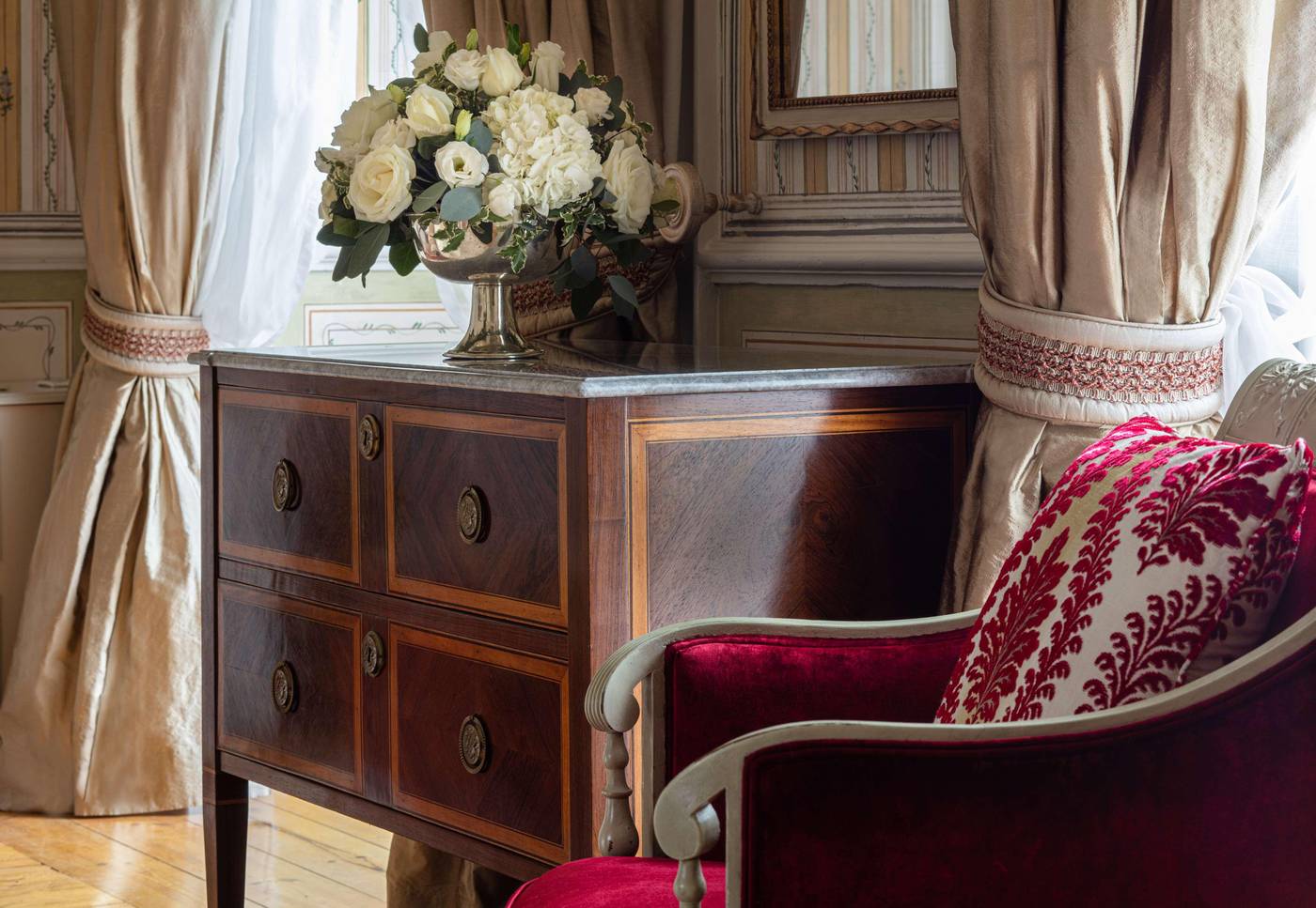 Tivoli-Palacio-de-Seteais-Room-42