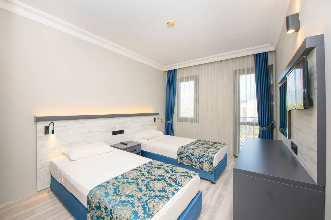 Golden-Moon-Hotel-Room-17