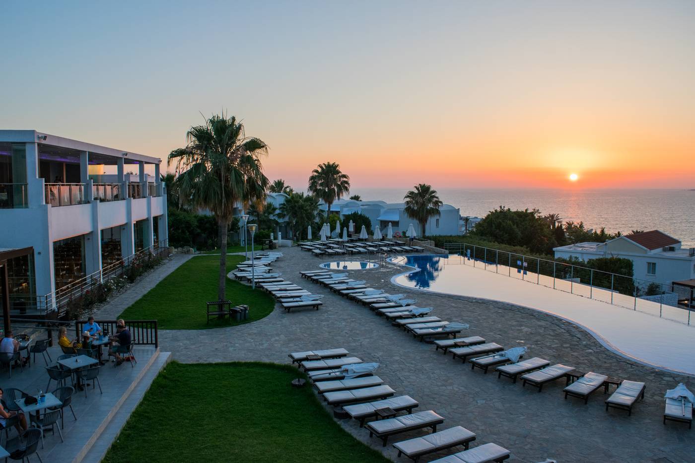 Theo-Sunset-Bay-General-view-14