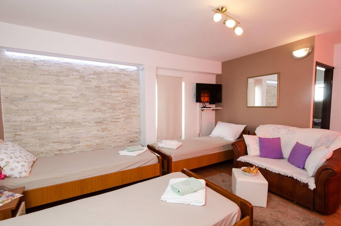 Guest-House-Cuk-Room-49