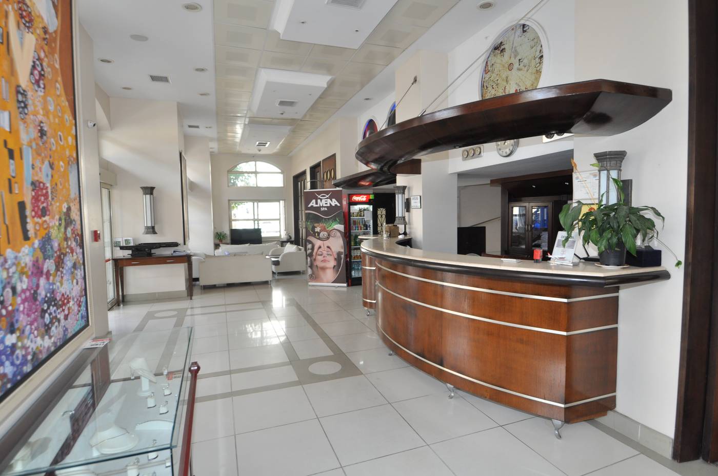Almena-Hotel-Lobby-21