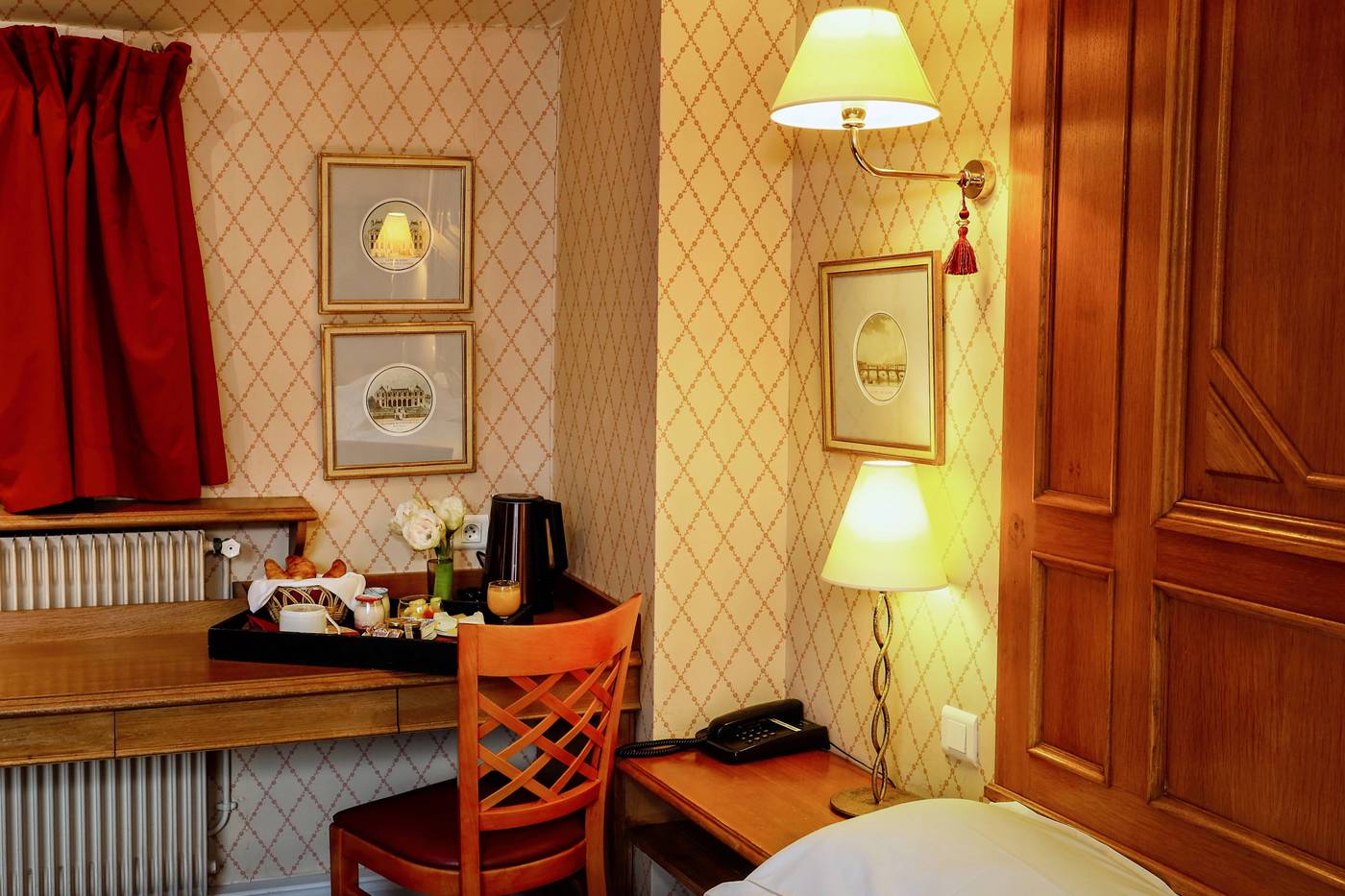 Hotel-de-Fleurie-Room-16