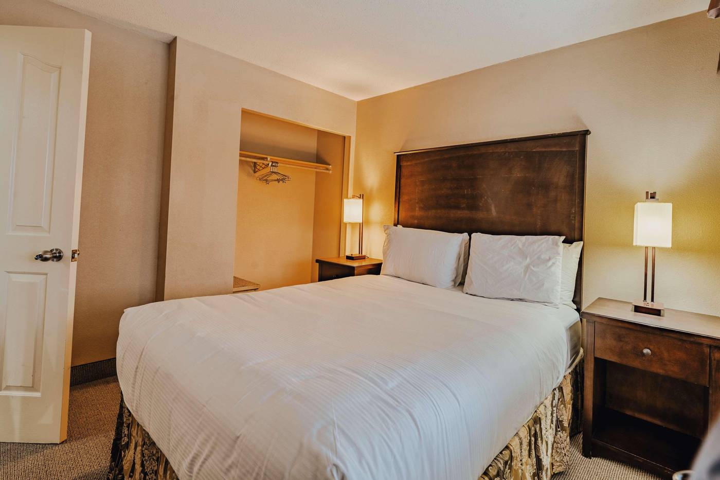 SureStay-Plus-Hotel-by-Best-Western-Coquitlam-Room-33