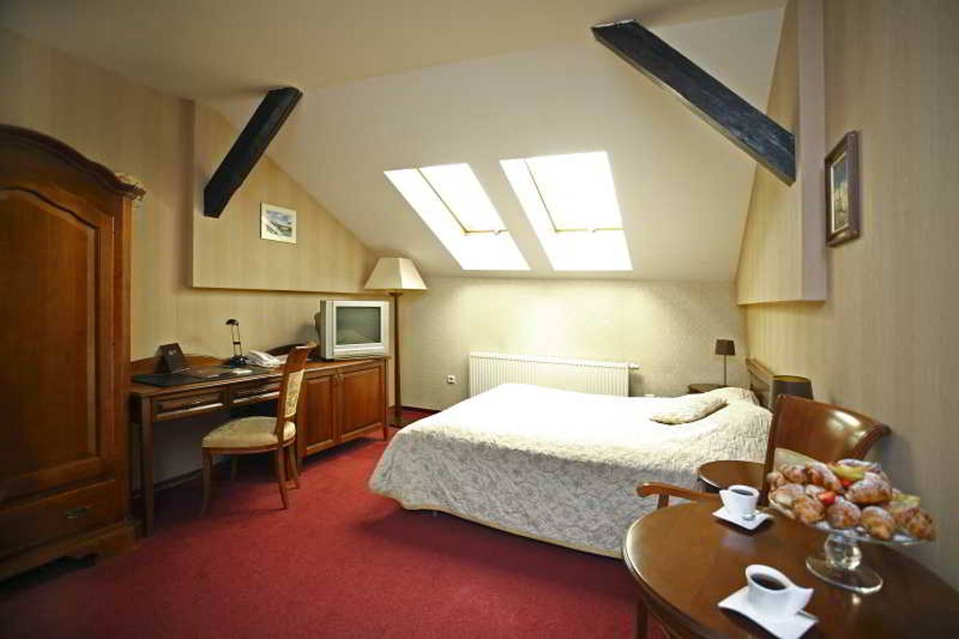 Ostoya-Palace-Room-3