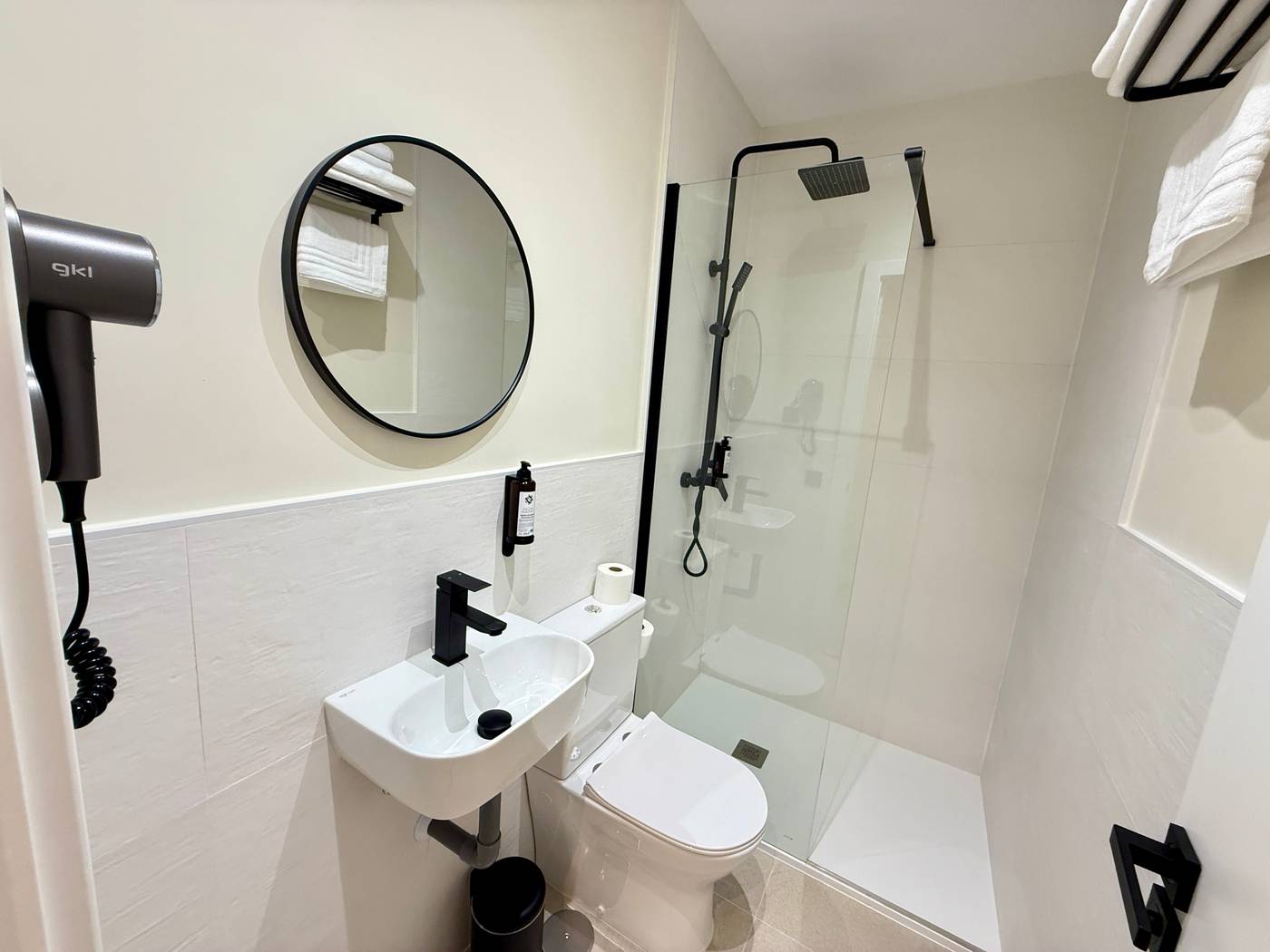 Mucho-Madrid-Room-53