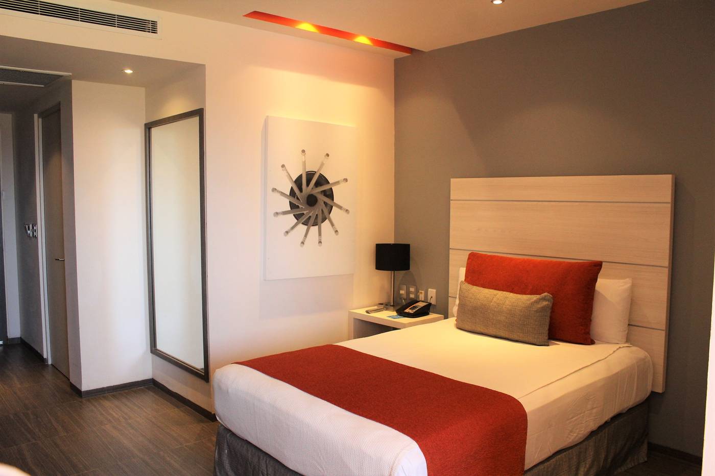 Real-Inn-Cancun-Room-37