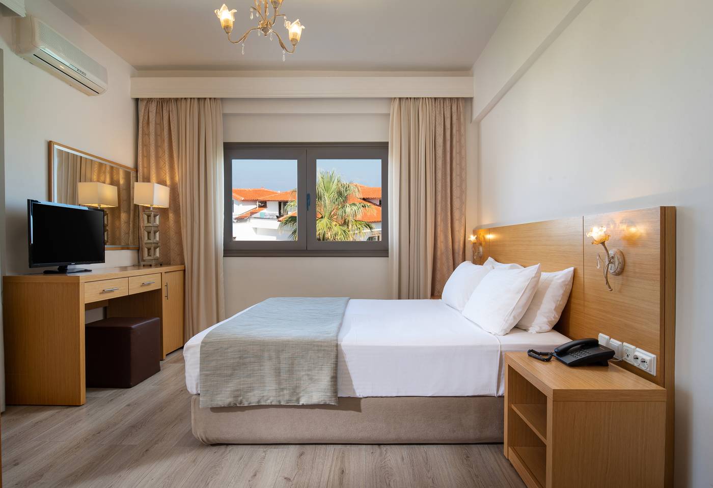 Flegra-Palace-Room-27