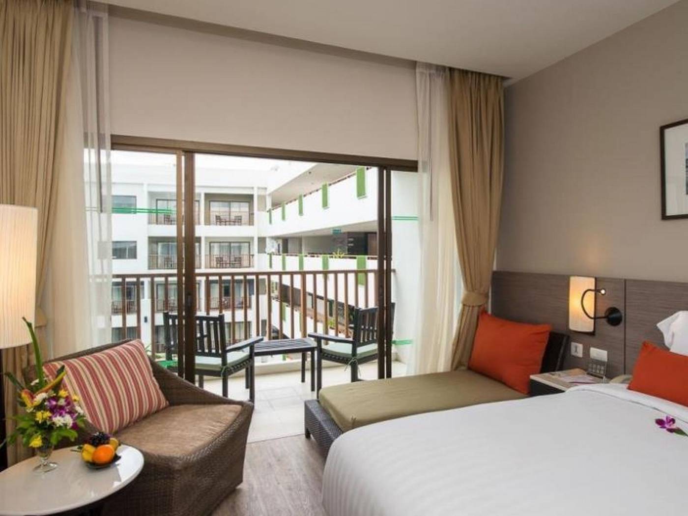 Deevana-Plaza-Phuket-Room-33