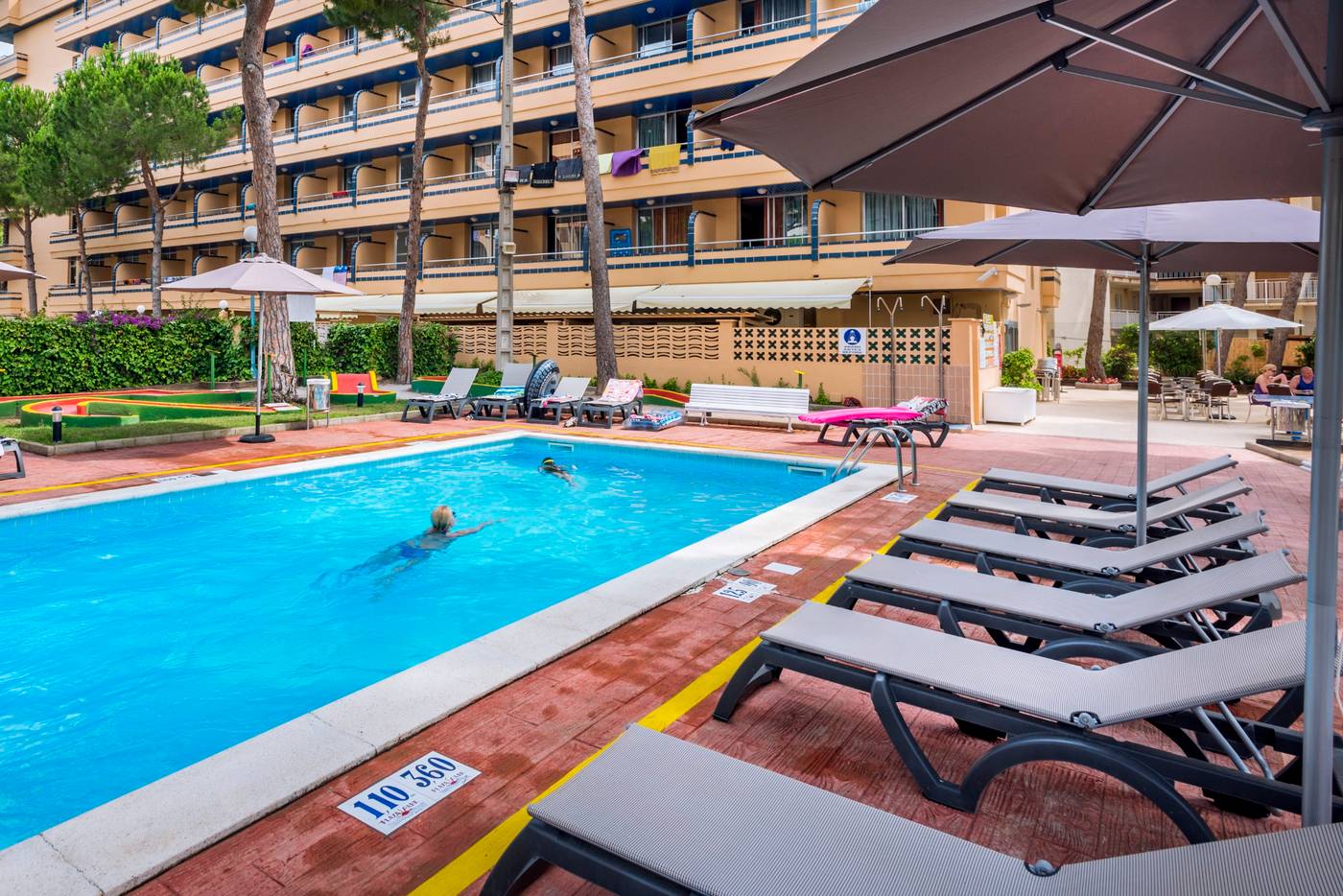 4R-Playa-Park-Pool-9