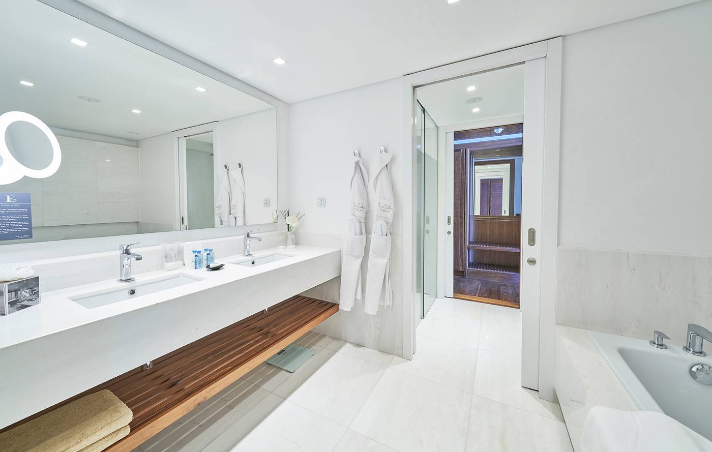 Les-Suites-at-The-Cliff-Bay-Room-18