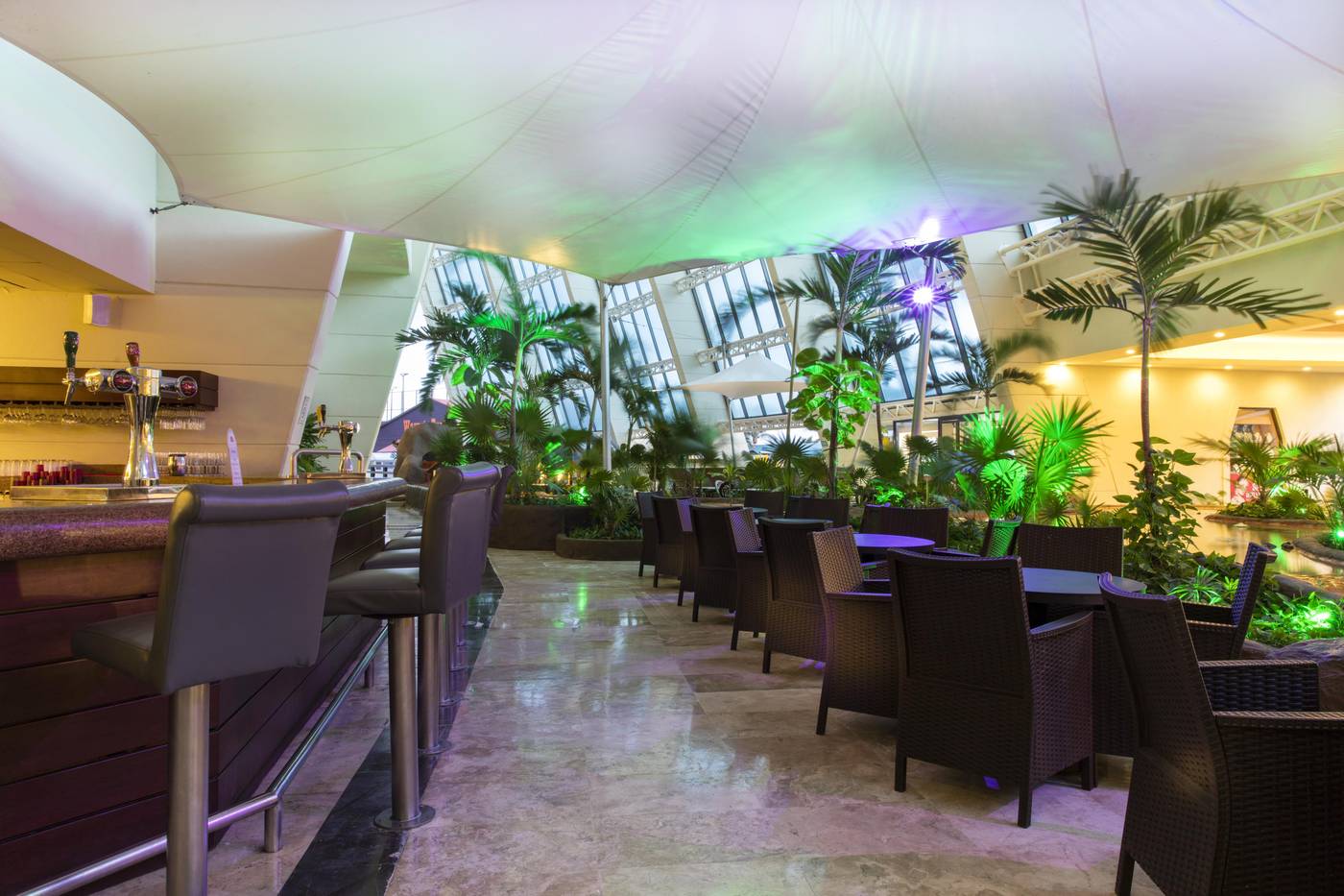 Crown-Paradise-Club-Cancun-Bar-46