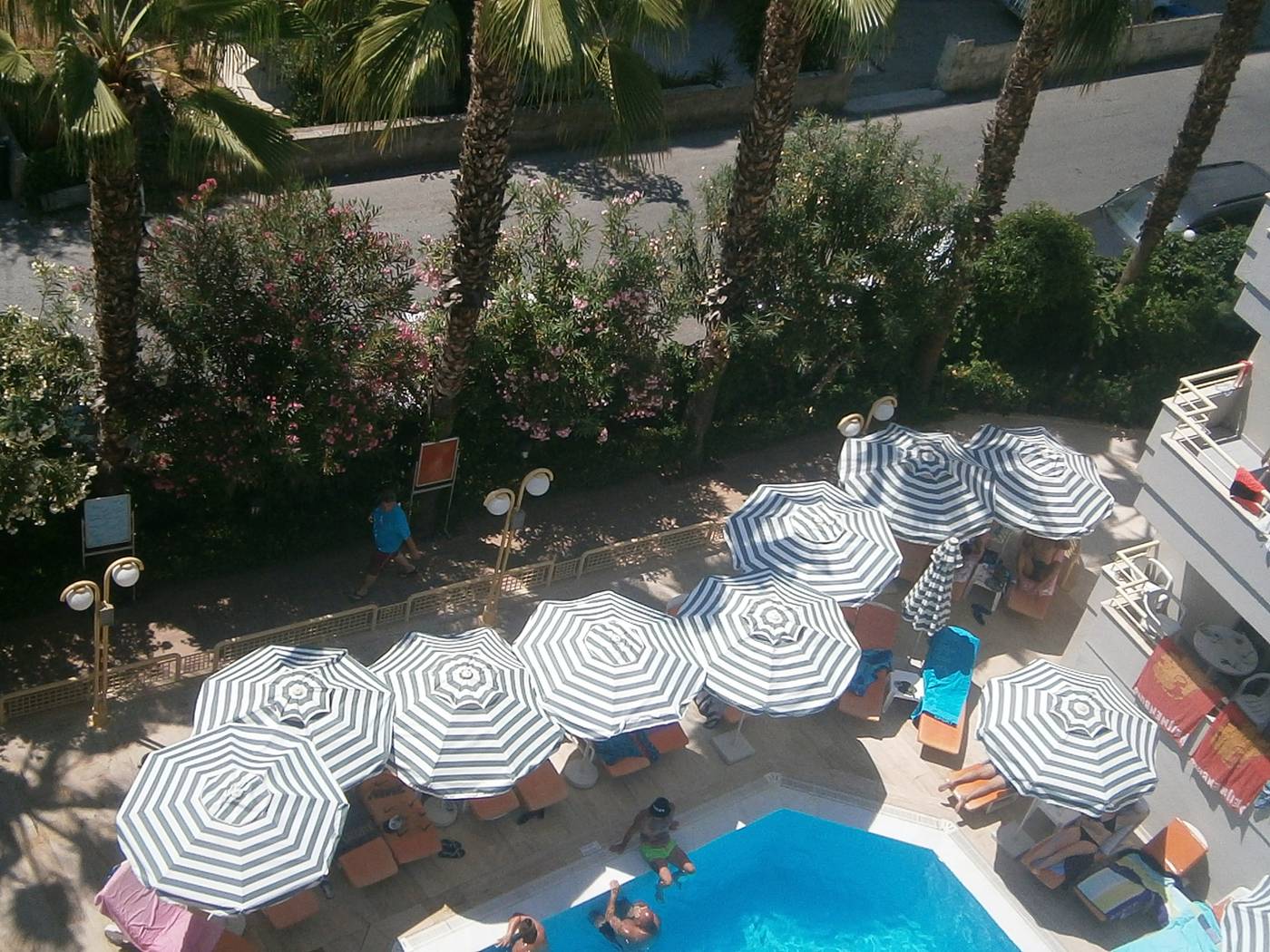 Sifalar-Apart-Hotel--Pool-15