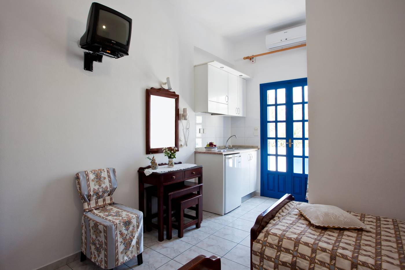 Ancient-Thira-Room-7