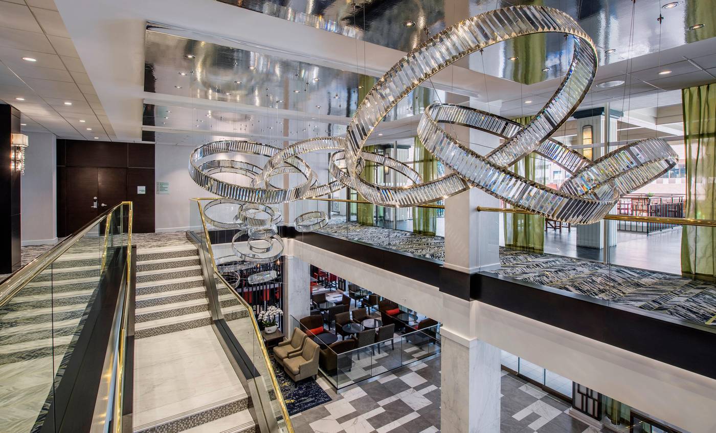 Holiday-Inn-Hotel-and-Suites-Vancouver-Downtown-Lobby-7