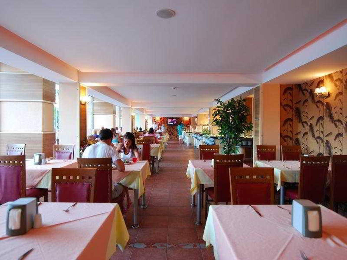 Royal-Garden-Park-Hotel--Restaurant-8