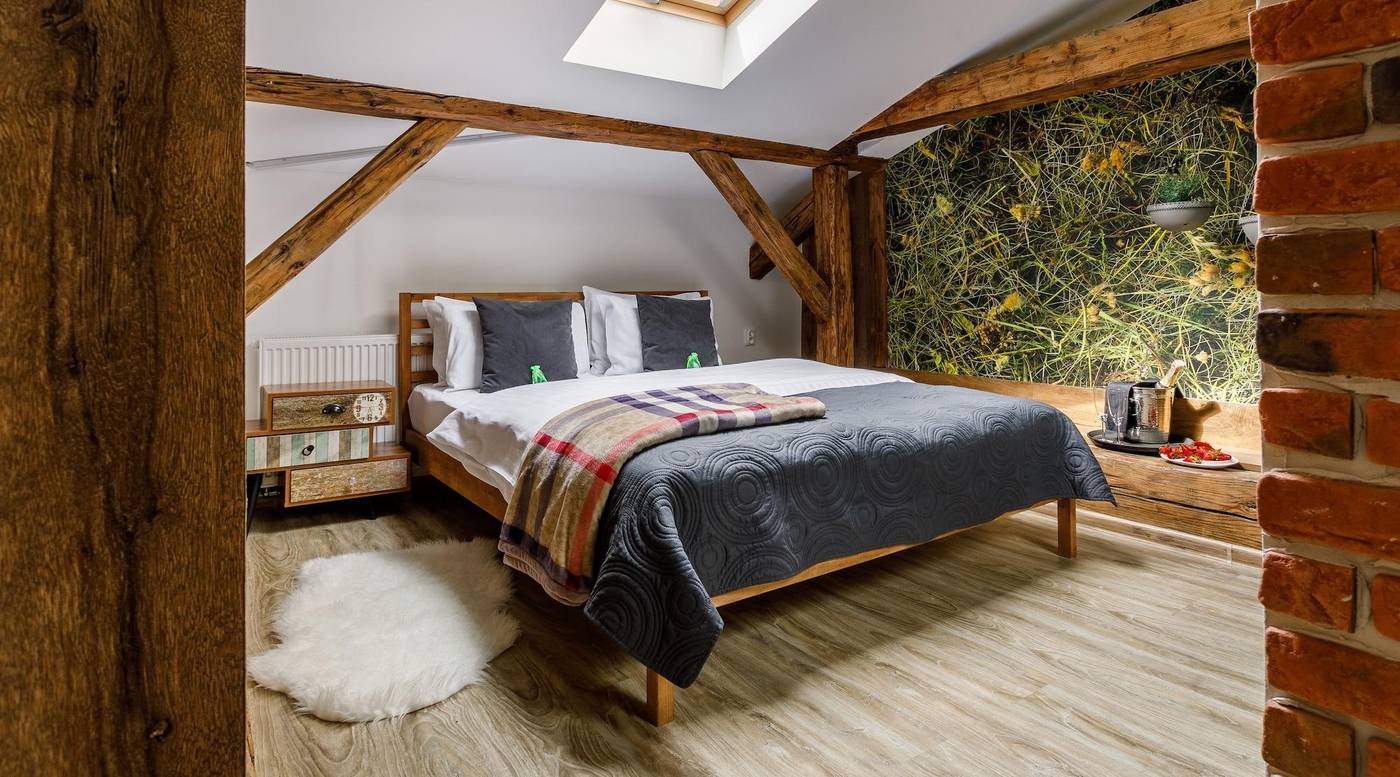 Art---Garden-Residence-Room-17