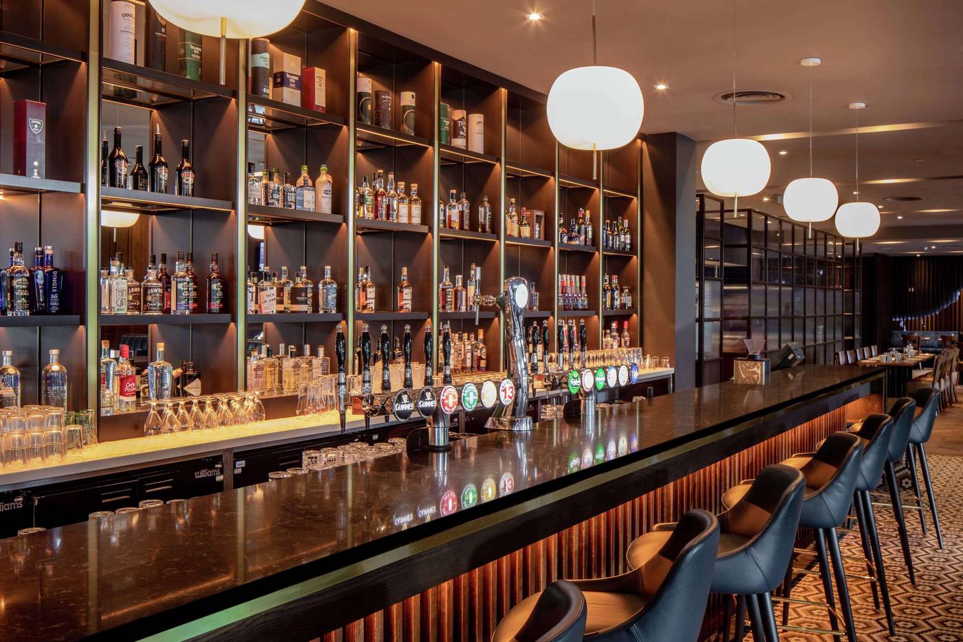 Hilton-Dublin-Airport-Bar-9