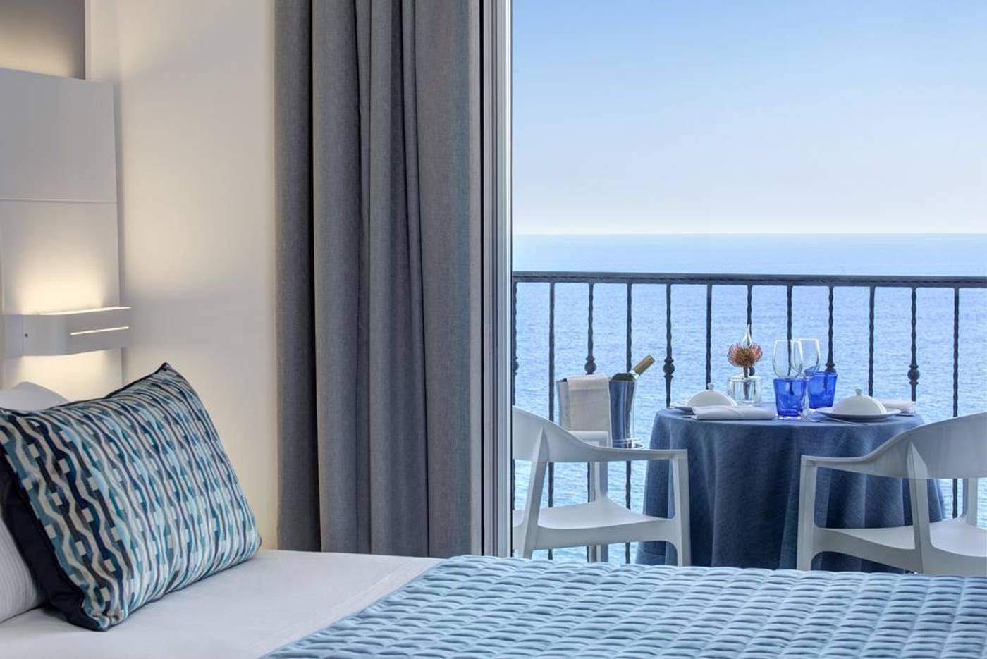 Lloyd-s-Baia-Room-24