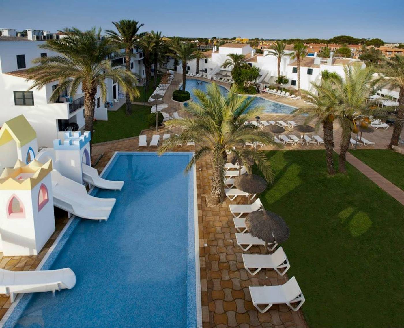 Vacances-Menorca-Resort-Pool-8
