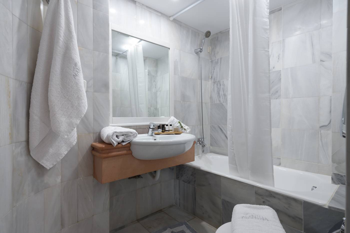 Alantha-Apts-Room-19